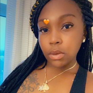 Meet your Posher, Ebony